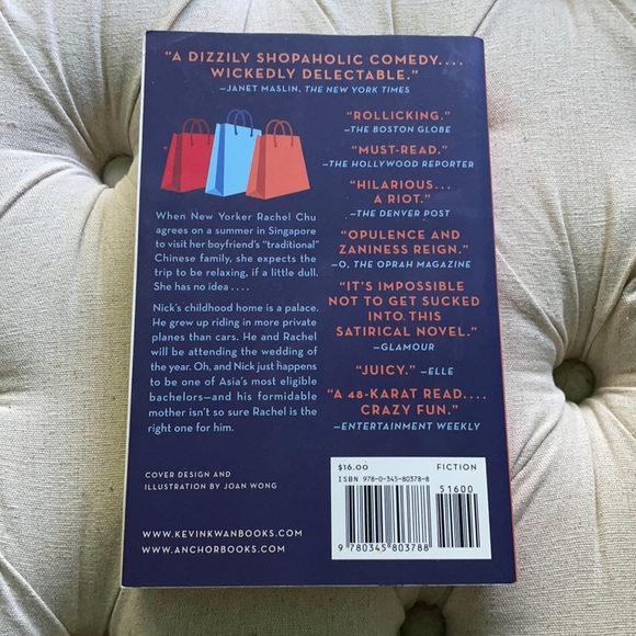 Kevin Kwan “Crazy Rich Asians” Paperback - Picture 2 of 2